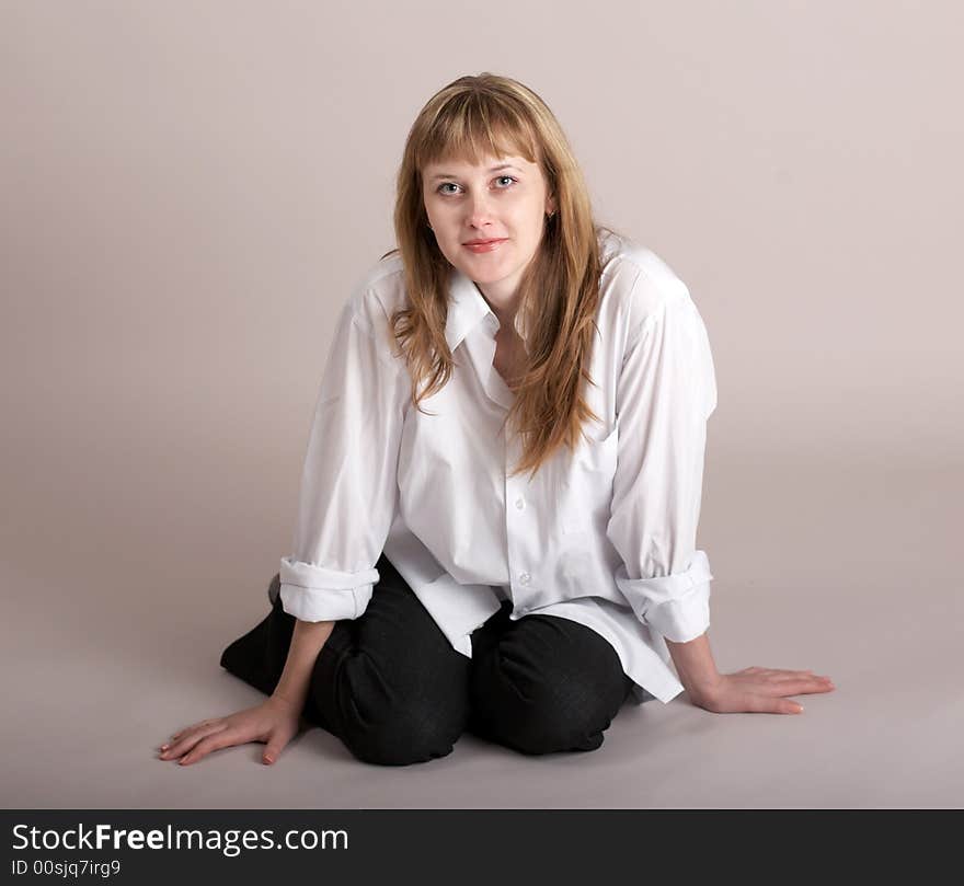 Girl sitting on beckground