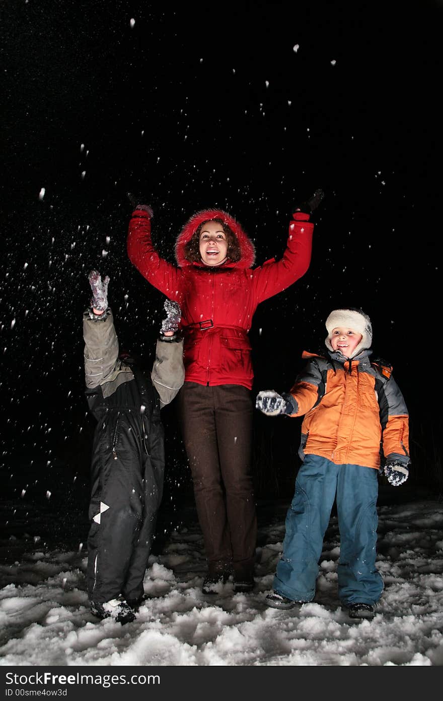 Children and mother throw snow in the night 3