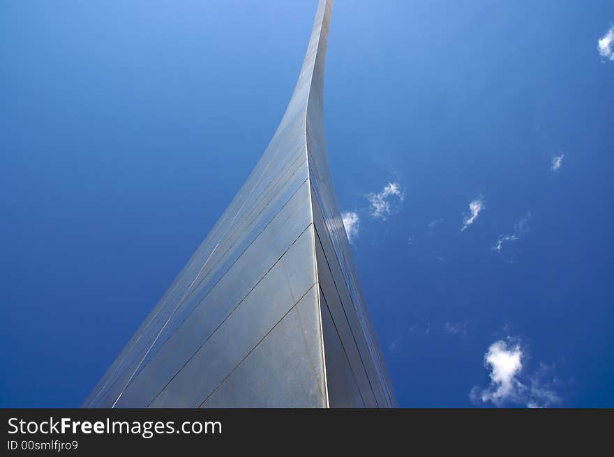 An interesting view of the St. Louis Arch - Gateway to the West - the Jefferson National Expansion Memorial (U.S. National Park Service). An interesting view of the St. Louis Arch - Gateway to the West - the Jefferson National Expansion Memorial (U.S. National Park Service)