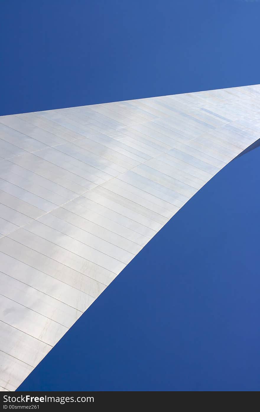 An interesting view of the St. Louis Arch - Gateway to the West - the Jefferson National Expansion Memorial (U.S. National Park Service). An interesting view of the St. Louis Arch - Gateway to the West - the Jefferson National Expansion Memorial (U.S. National Park Service)