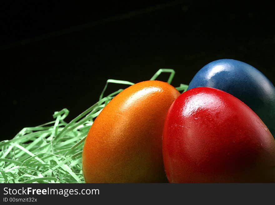 3 eggs are standing on the grass. 3 eggs are standing on the grass