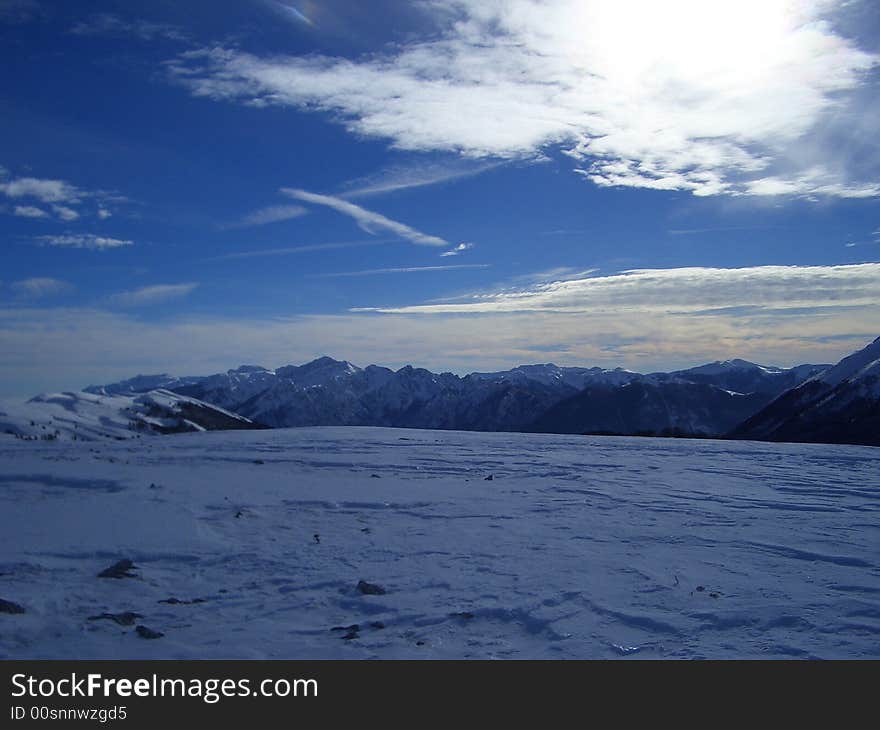 Abruzzo frozen peaks