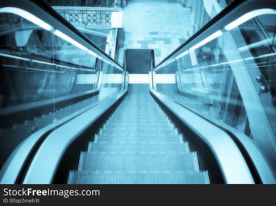 Escalator in the shopping centre