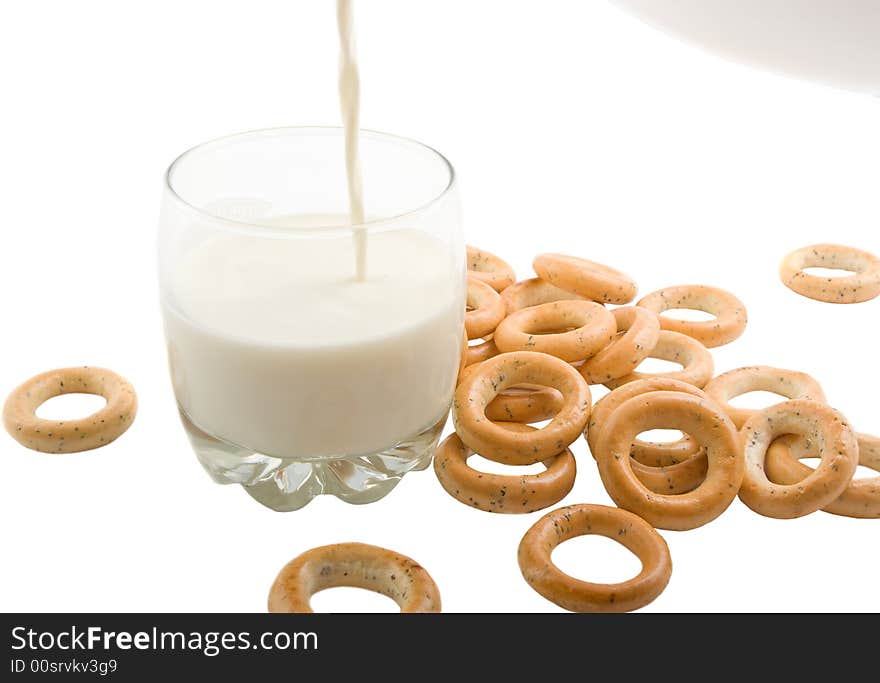 Milk and ring-shaped crackles