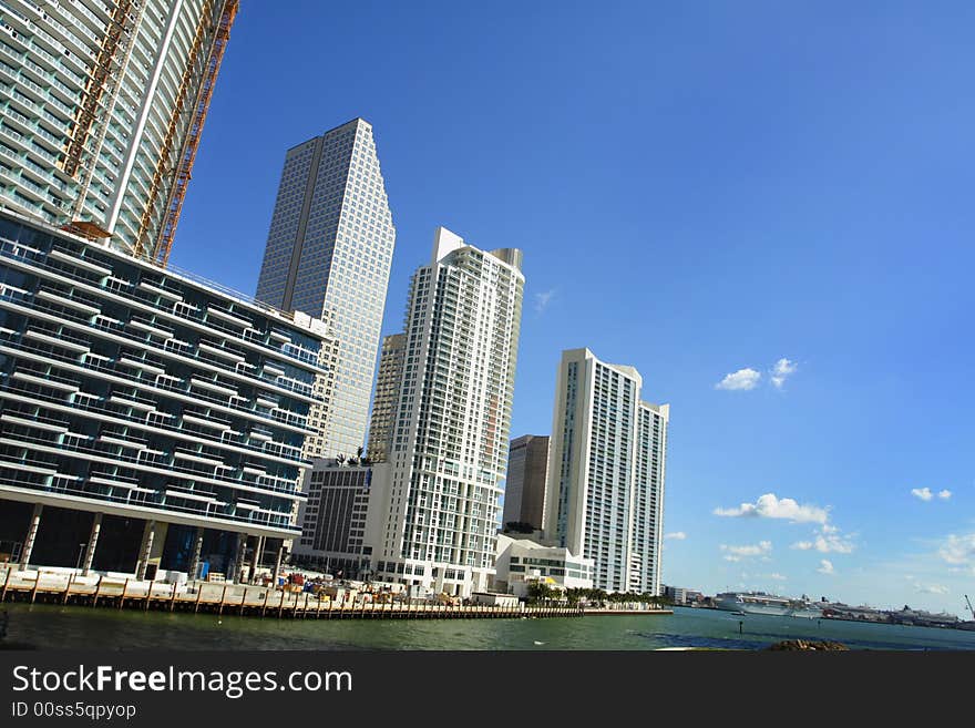 Downtown Miami's new buildings near completion. Downtown Miami's new buildings near completion.