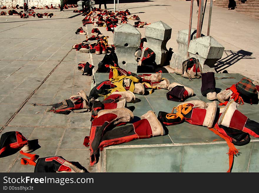 Many tibet monk boots out of order