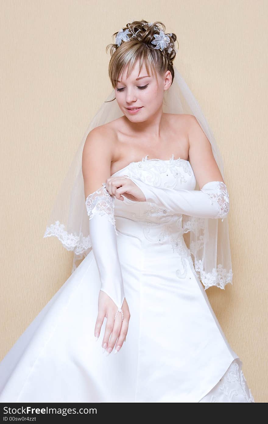 A bride putting on the gloves