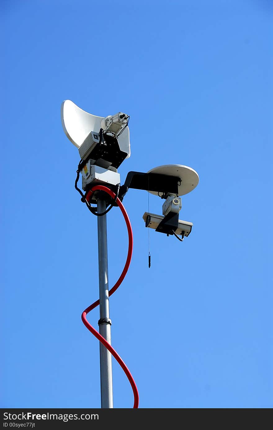 Remote TV broadcast antenna and camera