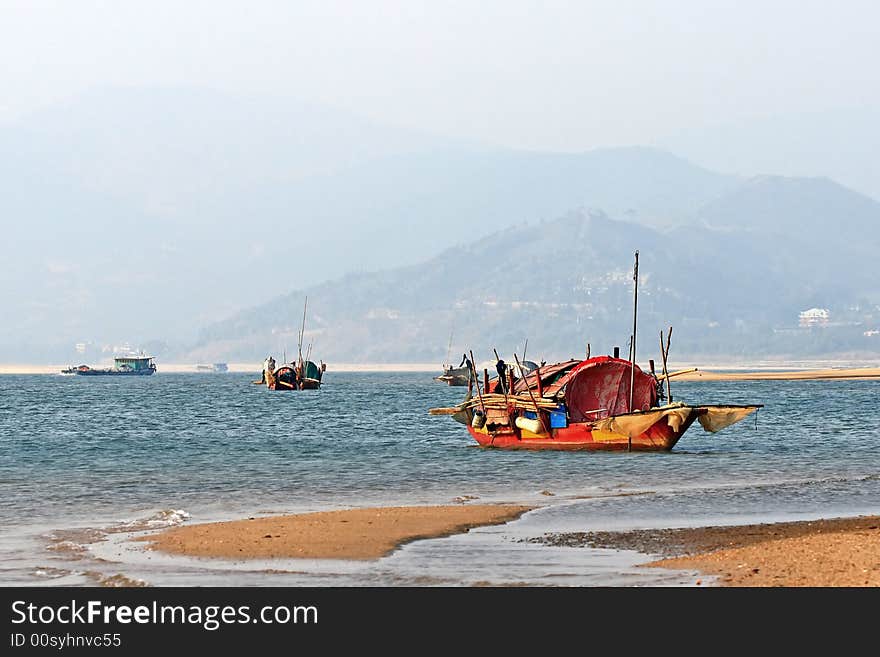 Litter town beside the min river of fujian ,china . this town have a long river beach with beautiful white sand， so the people call it WhiteSand Town or 白沙镇 in chinese。. Litter town beside the min river of fujian ,china . this town have a long river beach with beautiful white sand， so the people call it WhiteSand Town or 白沙镇 in chinese。