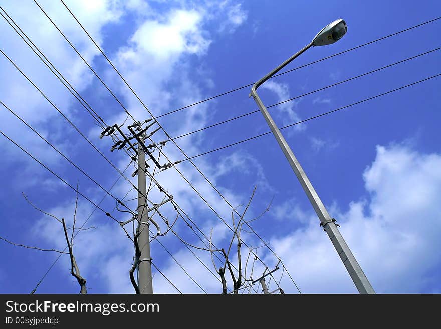 A streetlamp and wire pole