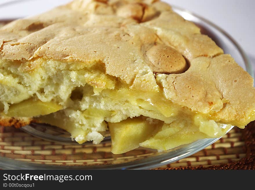 Tilted view of freshly baked apple pie