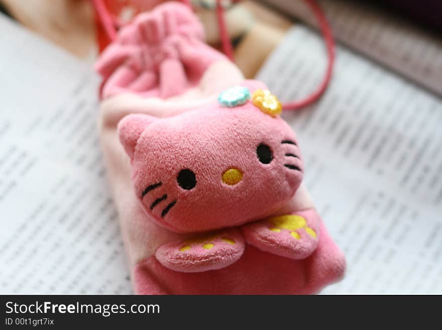 A pink cute cat cellphone bag