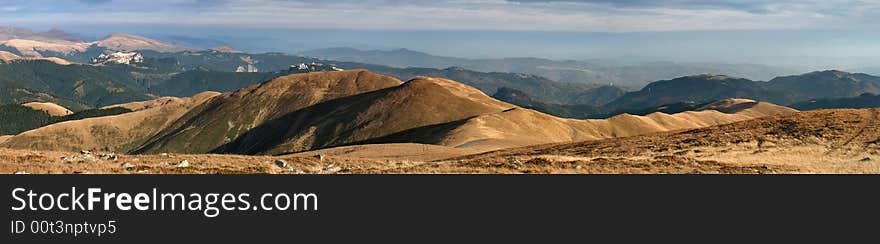 Ratei ridge is a part of Leaota mountain (Carpathian), with two summits. The highest have 2041 m altitude. Ratei ridge is a part of Leaota mountain (Carpathian), with two summits. The highest have 2041 m altitude.