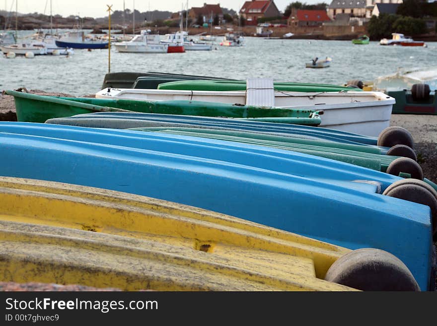 Alignment of plastic tenders boat in a harbour