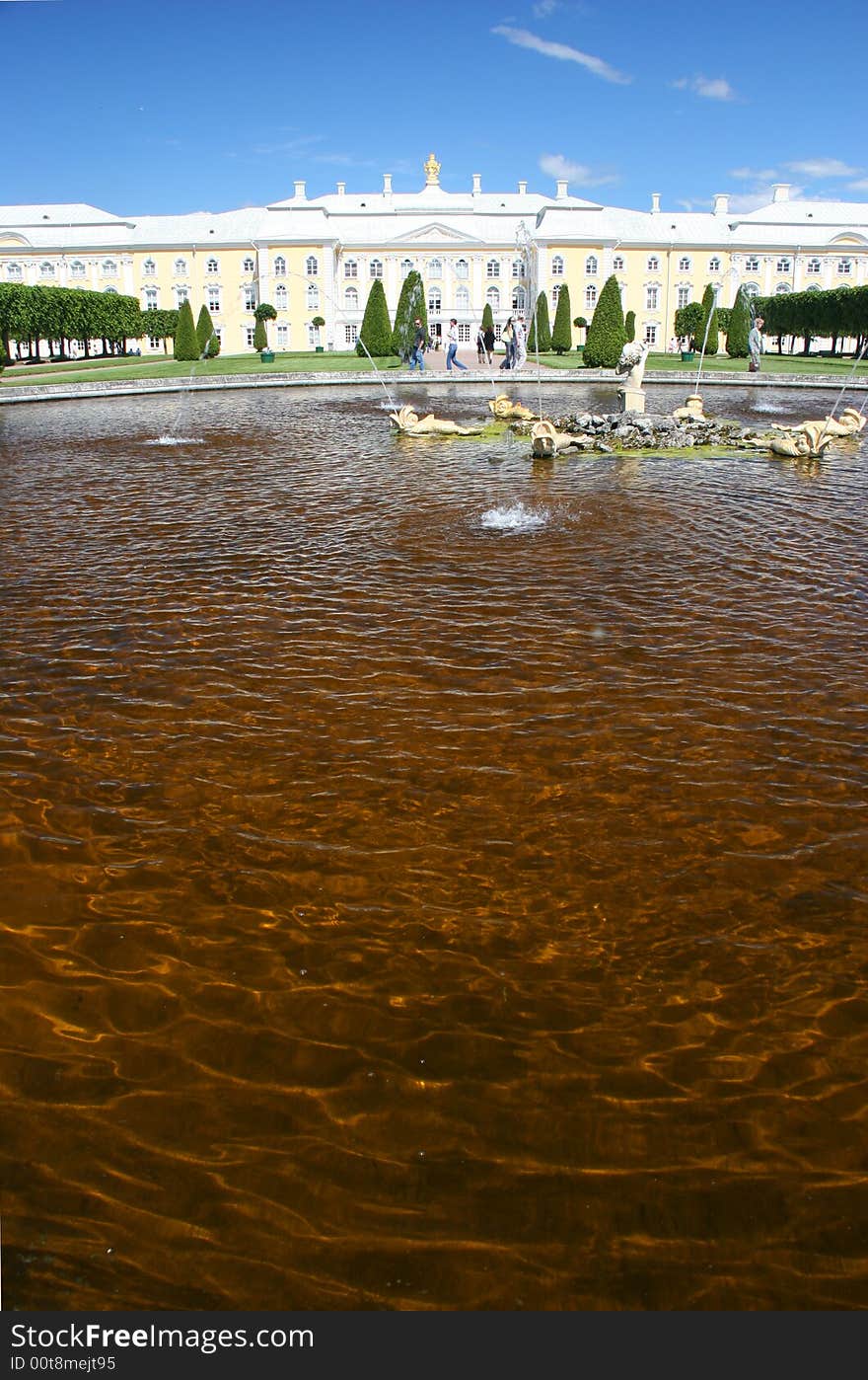 General view petergofa a pond with gold water