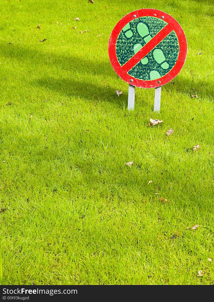 It is prohibited to walk on the grass here. It is prohibited to walk on the grass here
