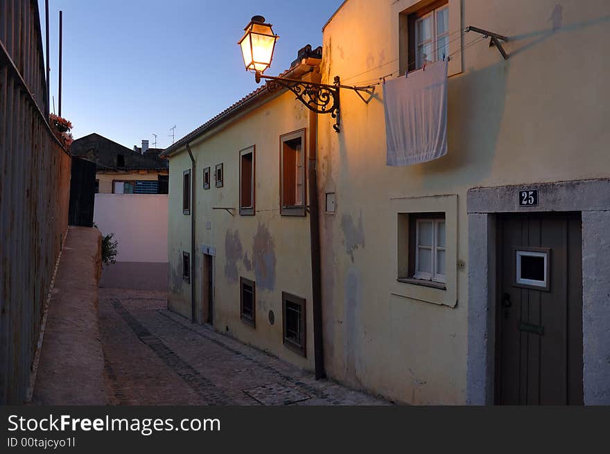 Street lamp light, Lisboa morning