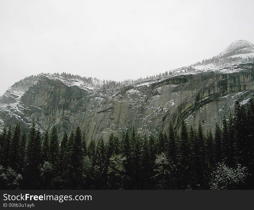 Looking up at Yosemite mountains