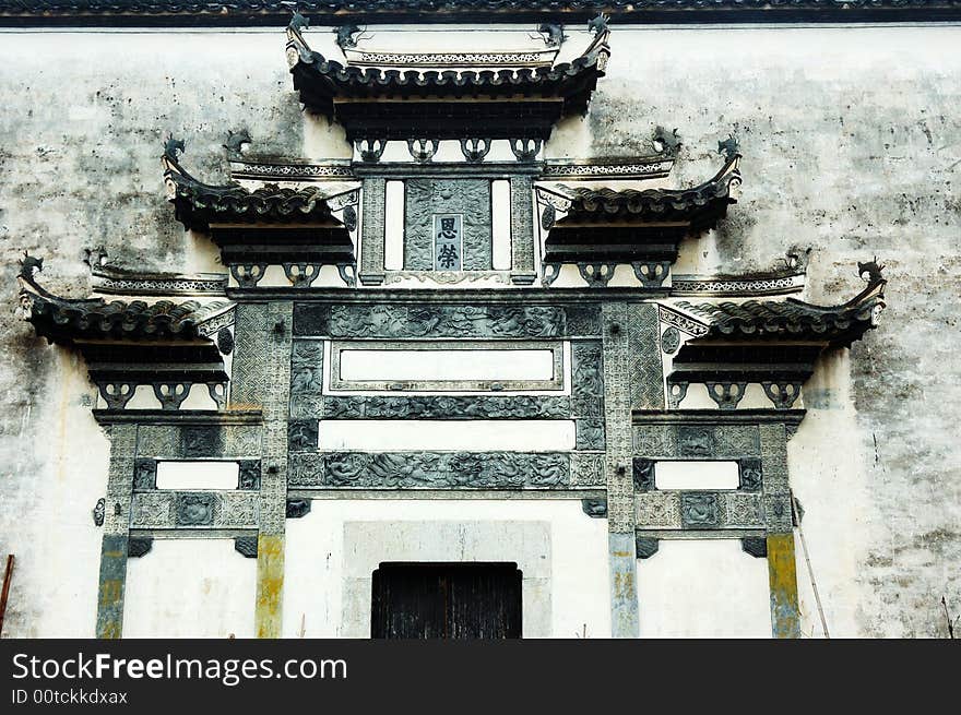 The Chinese Qing Dynasty constructs the senior official housing gate decoration. The Chinese Qing Dynasty constructs the senior official housing gate decoration