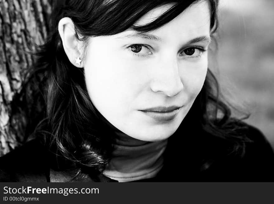 Woman portrait in black and white.