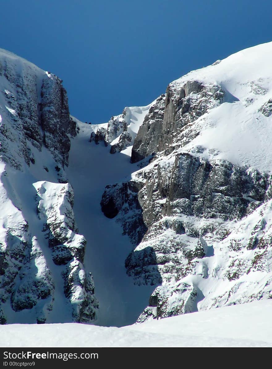 Footpath in the Bucegi mountains (Malaiesti saddleback is 2315 m altitude). Footpath in the Bucegi mountains (Malaiesti saddleback is 2315 m altitude)