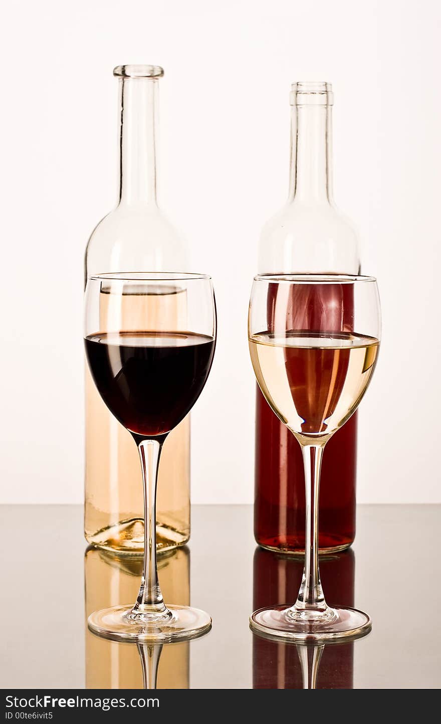 Drink series: red and white wine in the bocals