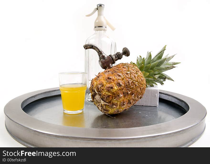 Juicy pineapple with soda water