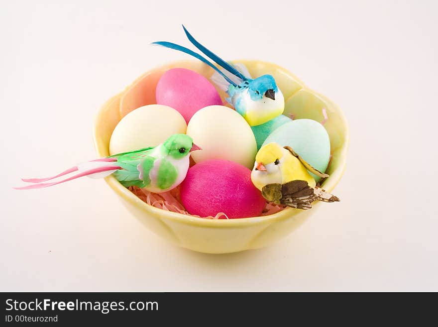 Bowl of eggs and birds