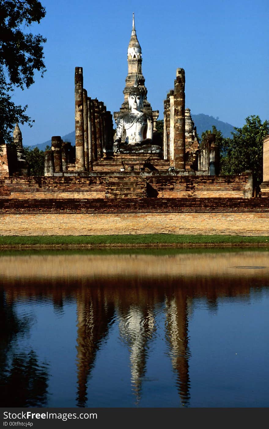 Buddhist temple ruin in Ayutthaya History Parc, Thailand