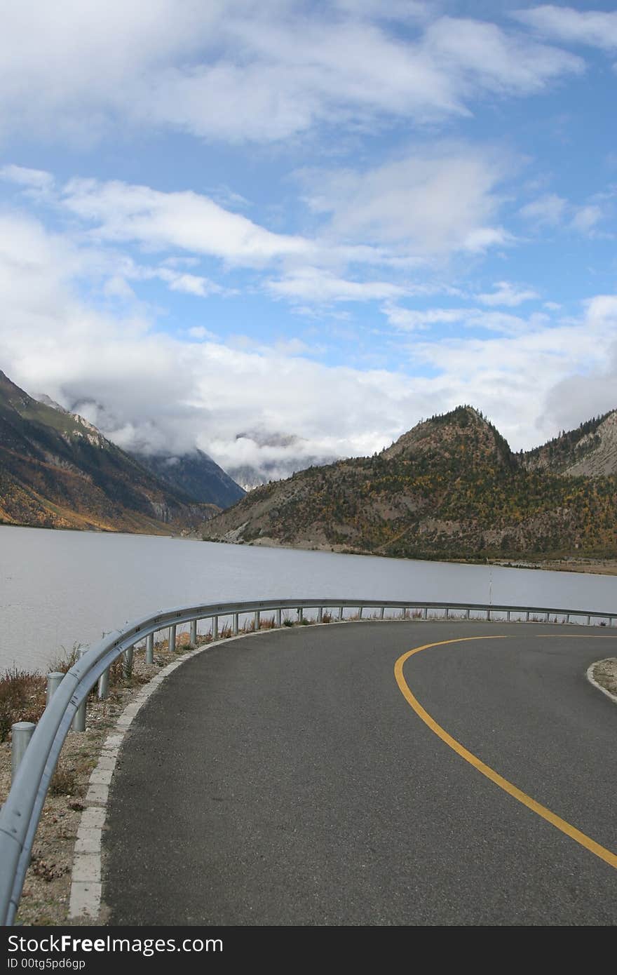 Make A Right Turn Bysides The Lake At The Tibet