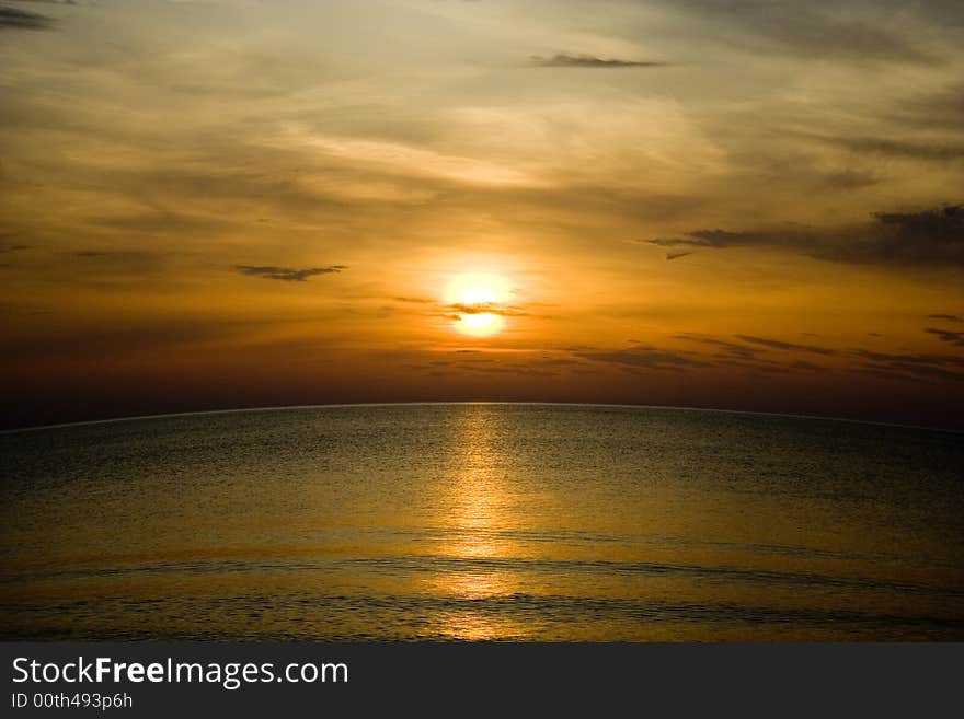 Black sea-Bulgaria-2008 It starts the new day. The sun punctures a road for itself in its oort clouds. Black sea-Bulgaria-2008 It starts the new day. The sun punctures a road for itself in its oort clouds.