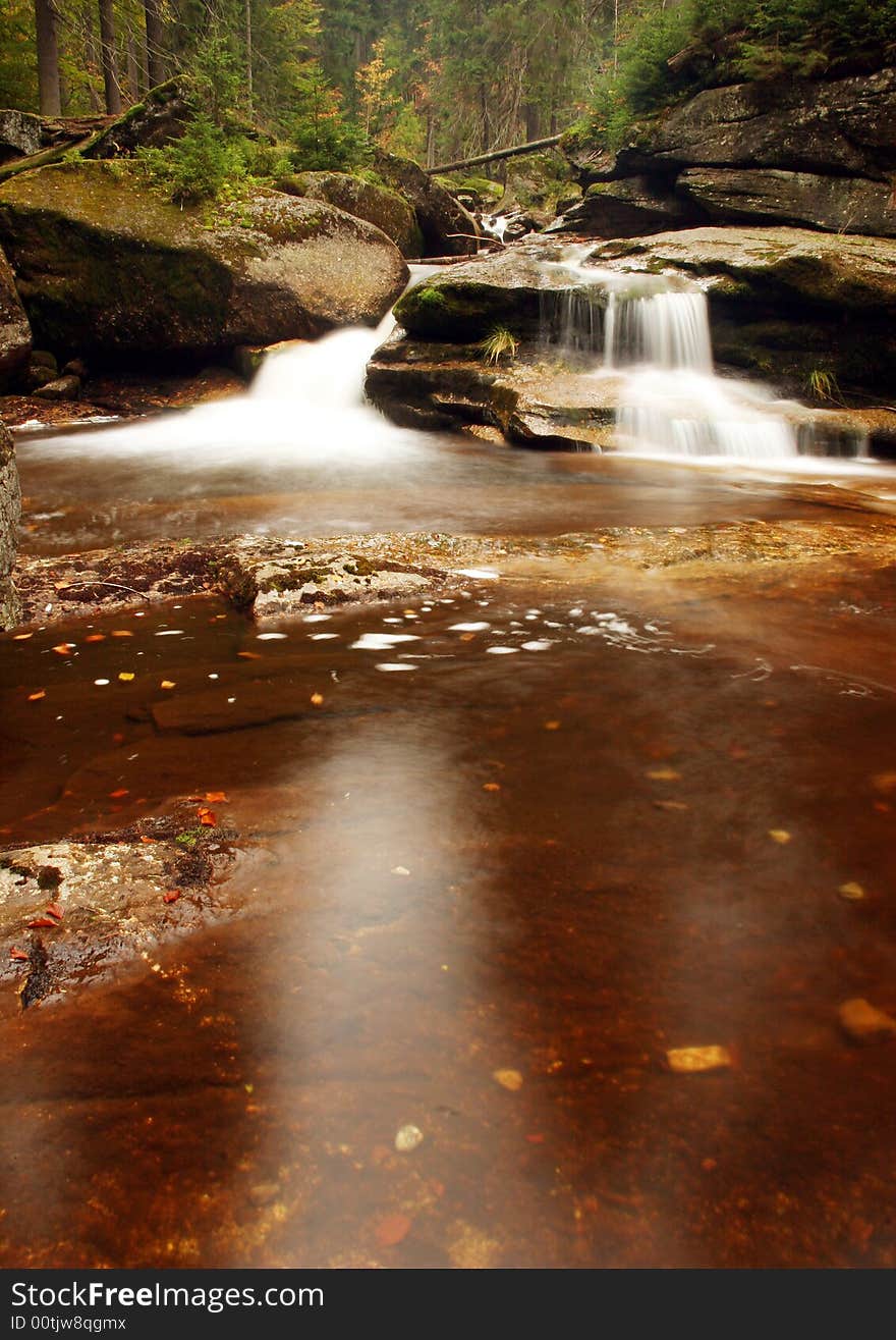 The water of a torrent flow between mountain rocks