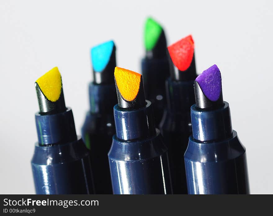 Six colourful pen tips bundled together