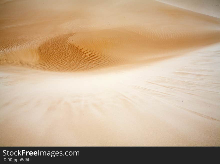 Wind on dunes