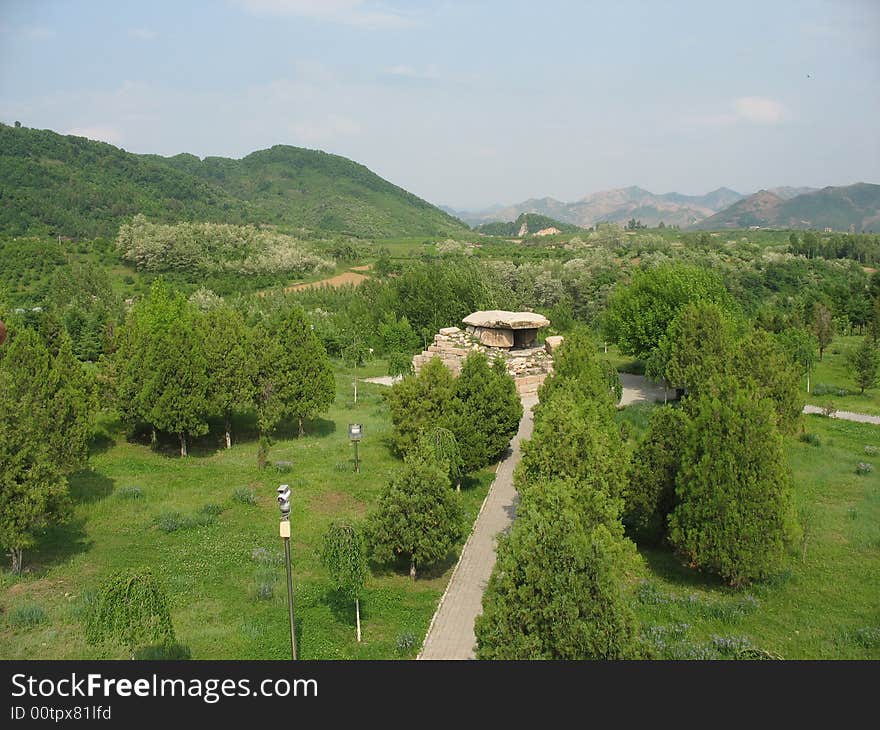 In the southwestern reaches of Jilin Province of China lies the small town of Ji an. Here, between the hills, can be found the remnants of the Ancient Koguryo Kingdom in China, which was thought by koreans to be the origin of modern korea, but as the Chinese view, it is nothing to do with korea. This is the Tomb of king's wafe. In the southwestern reaches of Jilin Province of China lies the small town of Ji an. Here, between the hills, can be found the remnants of the Ancient Koguryo Kingdom in China, which was thought by koreans to be the origin of modern korea, but as the Chinese view, it is nothing to do with korea. This is the Tomb of king's wafe.