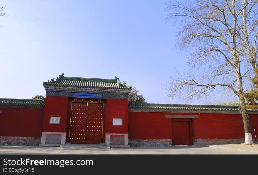 Palace gate in Beijing ditan park in winter