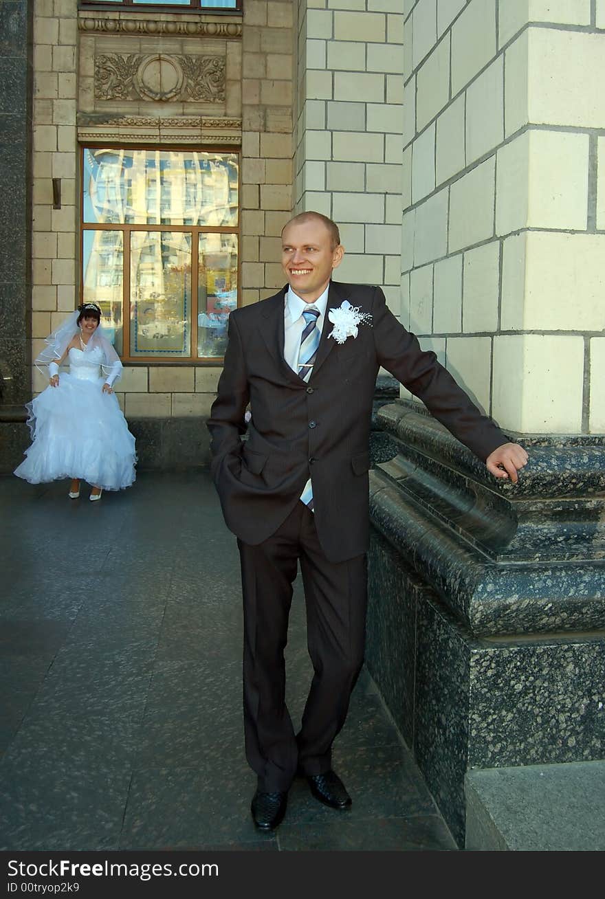 Wedding couple playing on the street