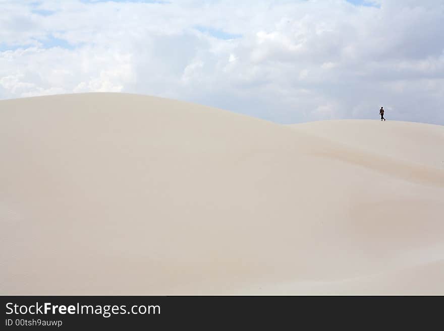 Wind on dunes