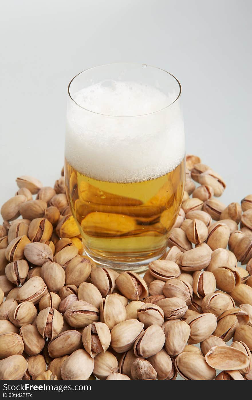 Beer with pistachioes