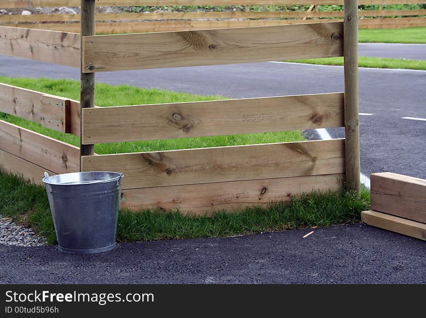 Bucket fence