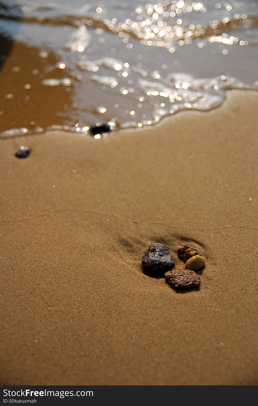 Three stone on the seabank
after the wave flush they shine in the sunshine. Three stone on the seabank
after the wave flush they shine in the sunshine