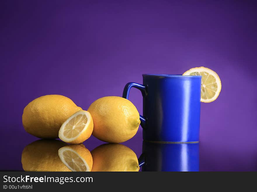 A blue cup of tea with lemons