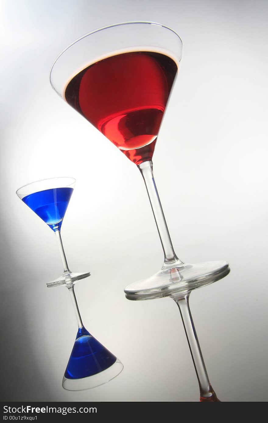 Two coctails in diagonal composition on gray background