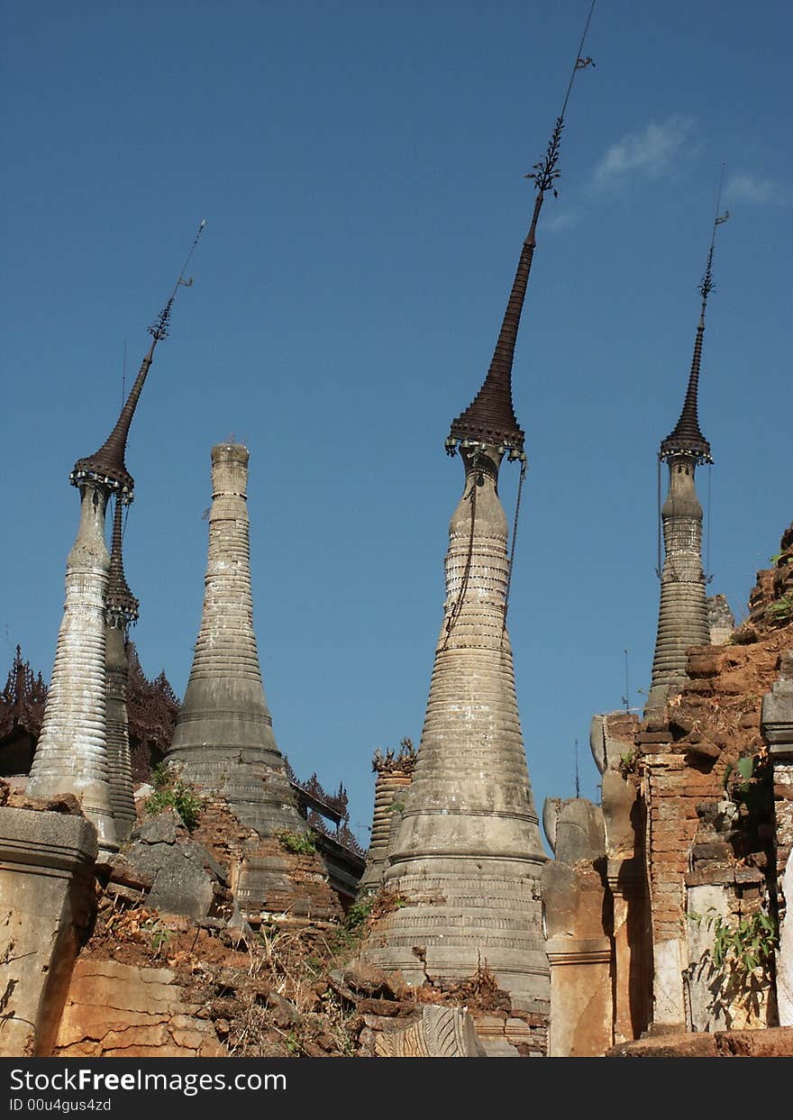 Cracked stupa garden