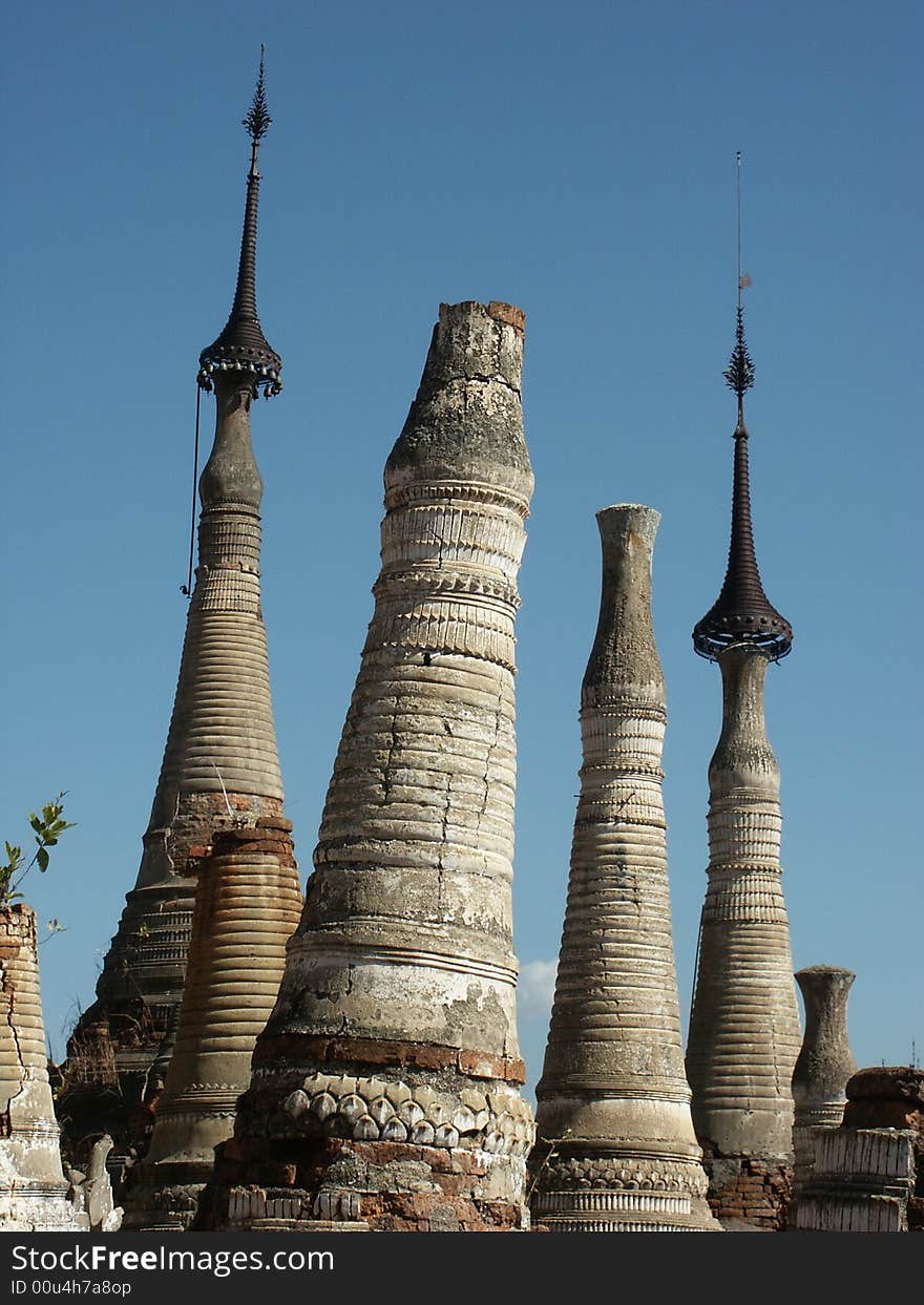 Cracked stupa garden