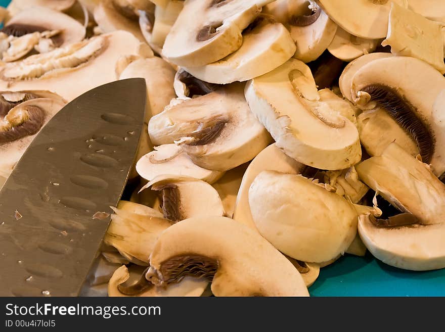 Cut up mushrooms wet and sliced on a cutting board