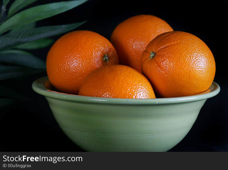 A bowl of wholesome oranges