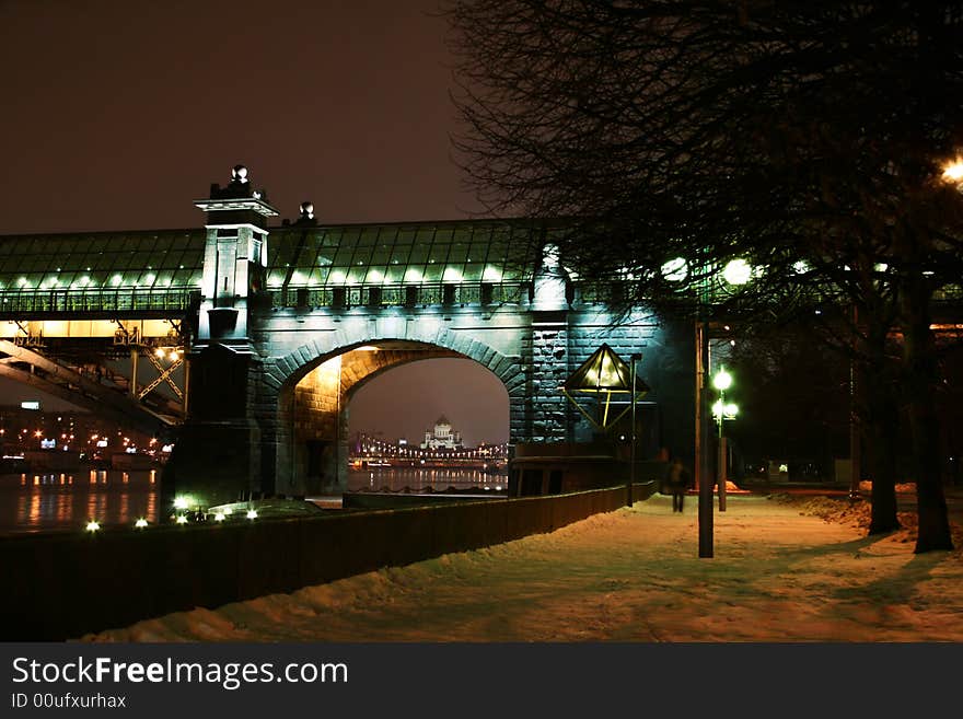 Moscow night, church, Moscow river, light, winter, snow, The bridge, trees, night, wood, road, track, the passer-by,. Moscow night, church, Moscow river, light, winter, snow, The bridge, trees, night, wood, road, track, the passer-by,