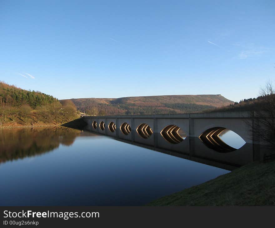 Arch bridge across reservoir