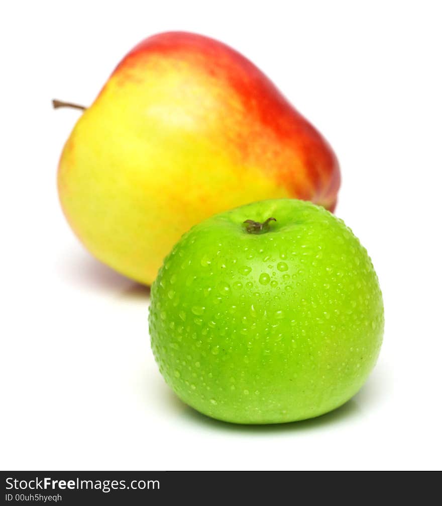 Red and green apples. Shallow DOF. Focus on a red apple.